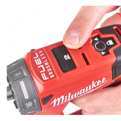 MILWAUKEE M12 FUEL PERCEUSE INSTALLATION