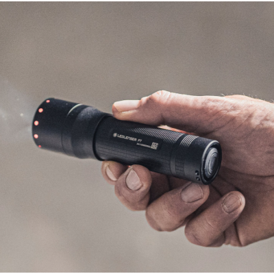 LEDLENSER P7 ZAKLAMP 450L IP54 FOC.